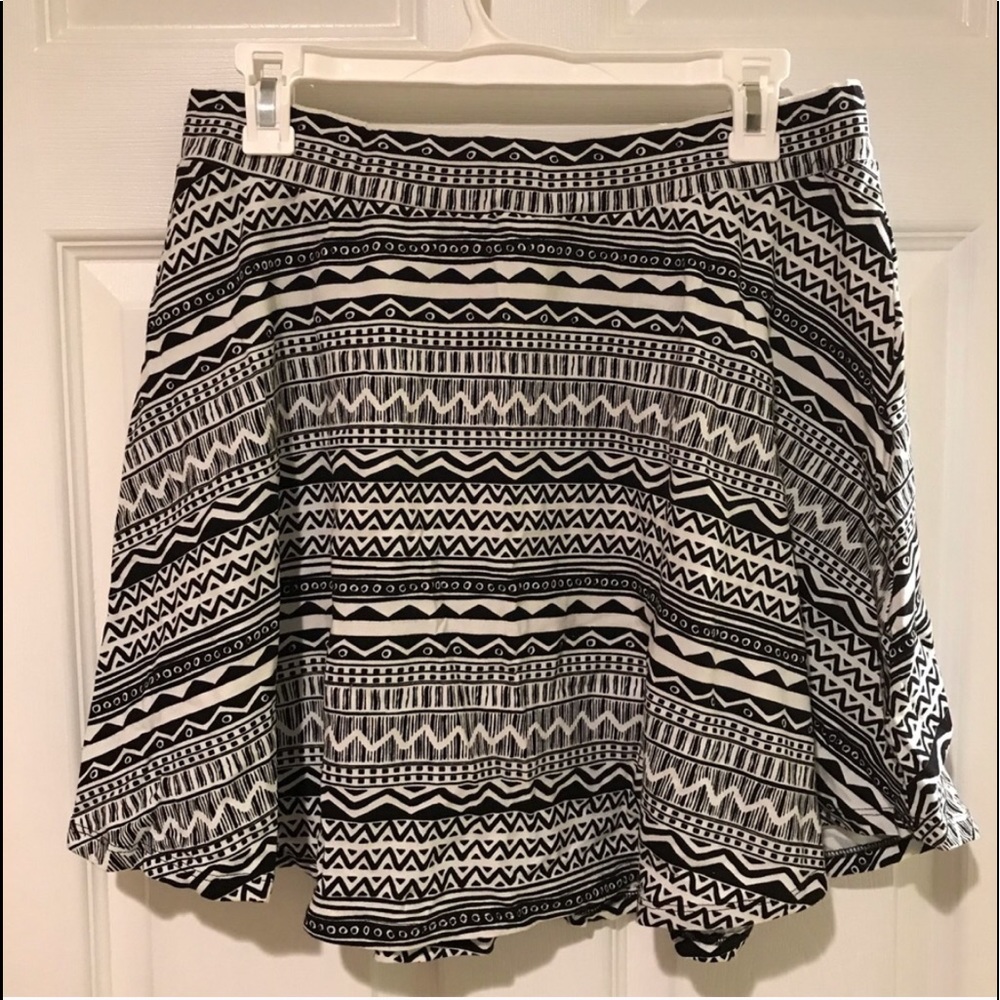 Charlotte Russe Boho / Aztec print flowy skirt